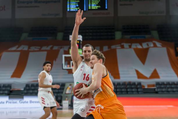 而安东尼正 而安东尼正